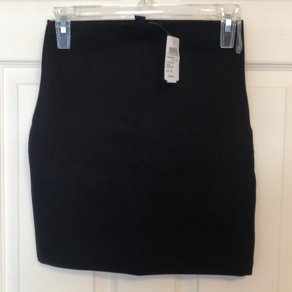women’s fitted skirt
